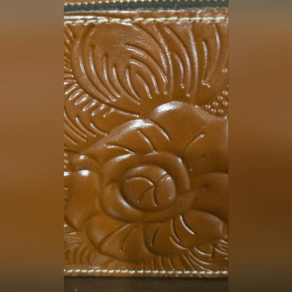 Patricia Nash Brown Embossed Leather Clutch - Picture 3 of 11